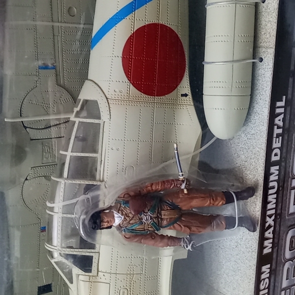 Mint big 1\18 scale zero fighter plane - Picture 3 of 4
